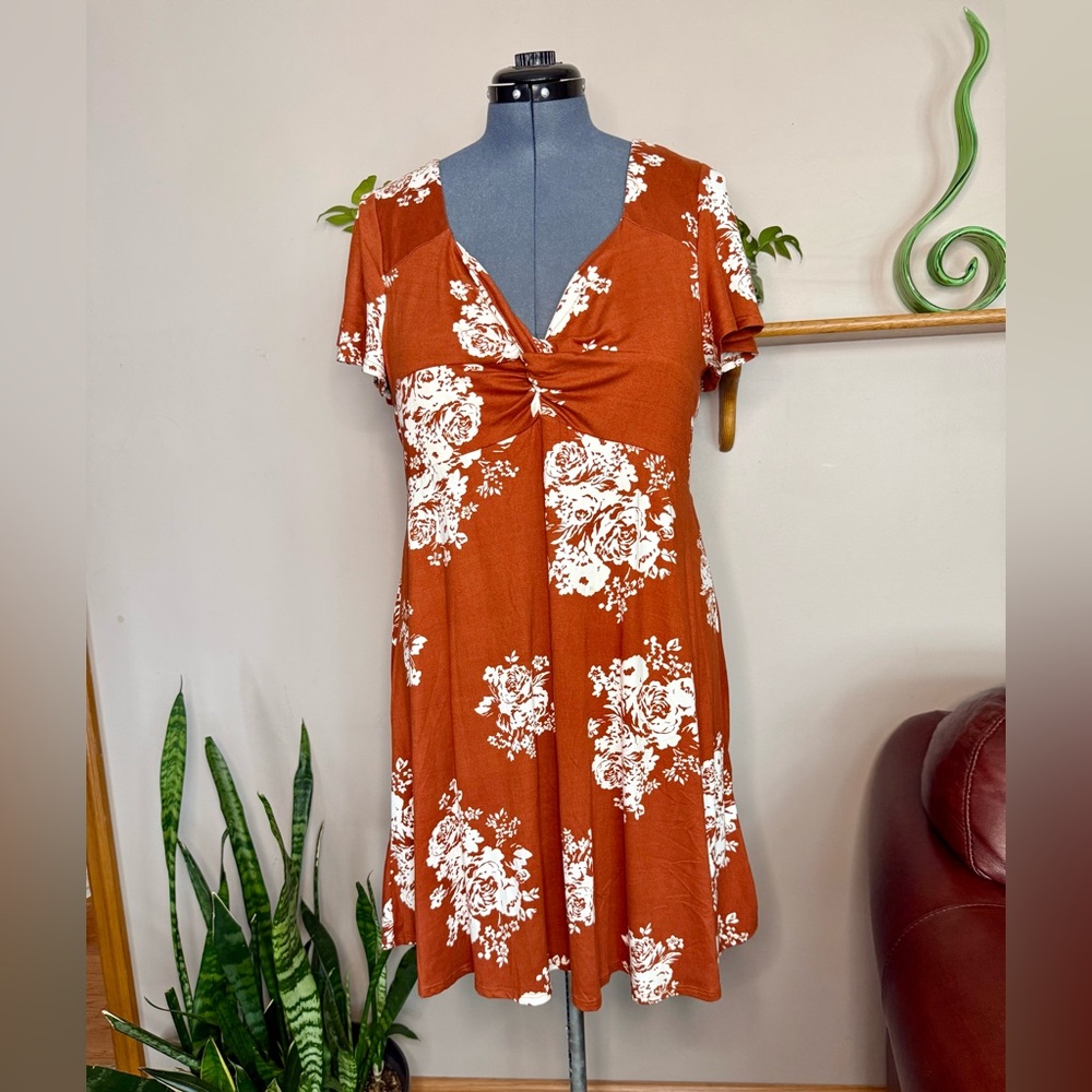 Socialite Curve Rust Floral Twist-Front Dress – Women’s 1X New Without Tags - Picture 2 of 9
